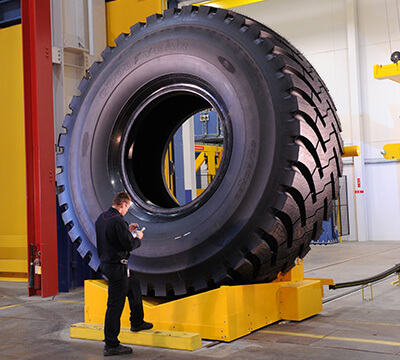 Великогабаритна шина Goodyear OTR, 63 дюйм.